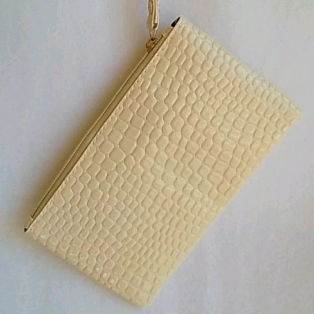 Womens ivory wristlet/make-up pouch